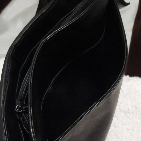 Perlina Black Leather Crossbody Bag - Picture 5 of 8